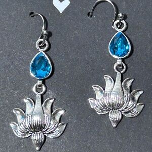 Silver and Blue Teardrop Earrings D0